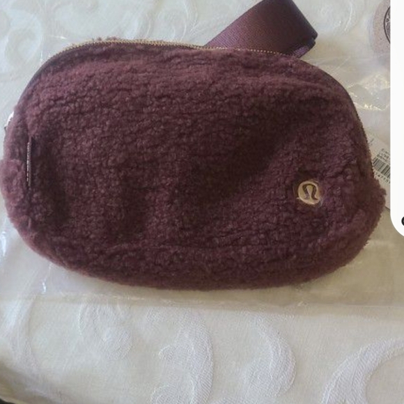 lululemon athletica Handbags - Lululemon everywhere belt bag-NEW